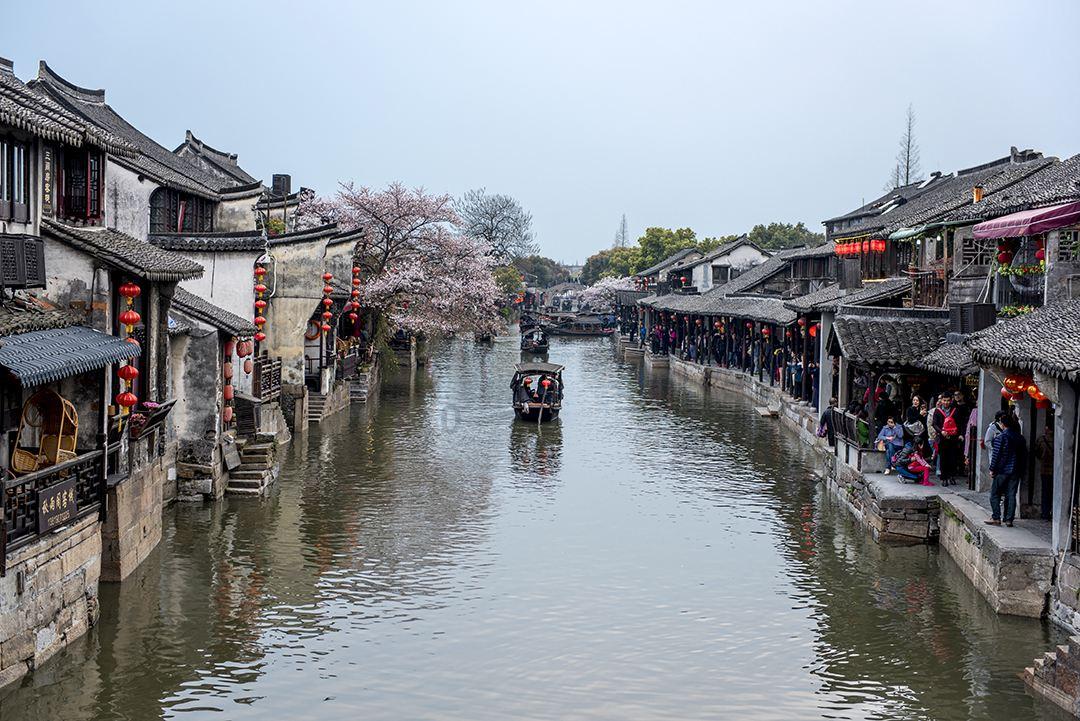 向上跳的香蕉
